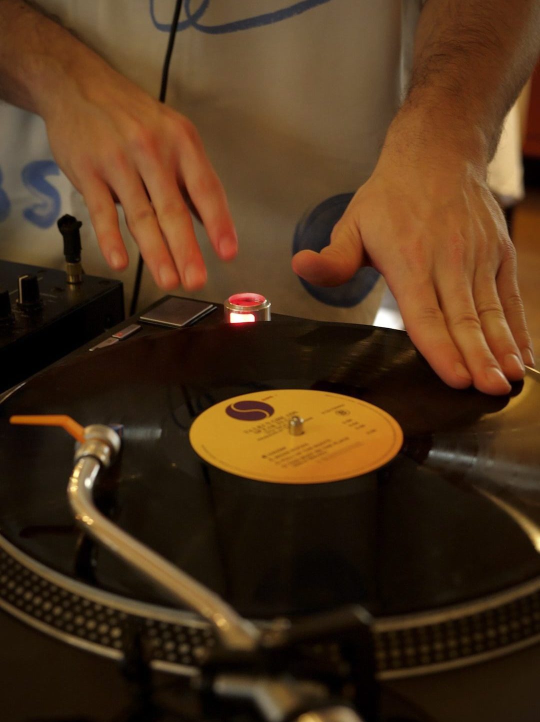 Vinyl DJ photo